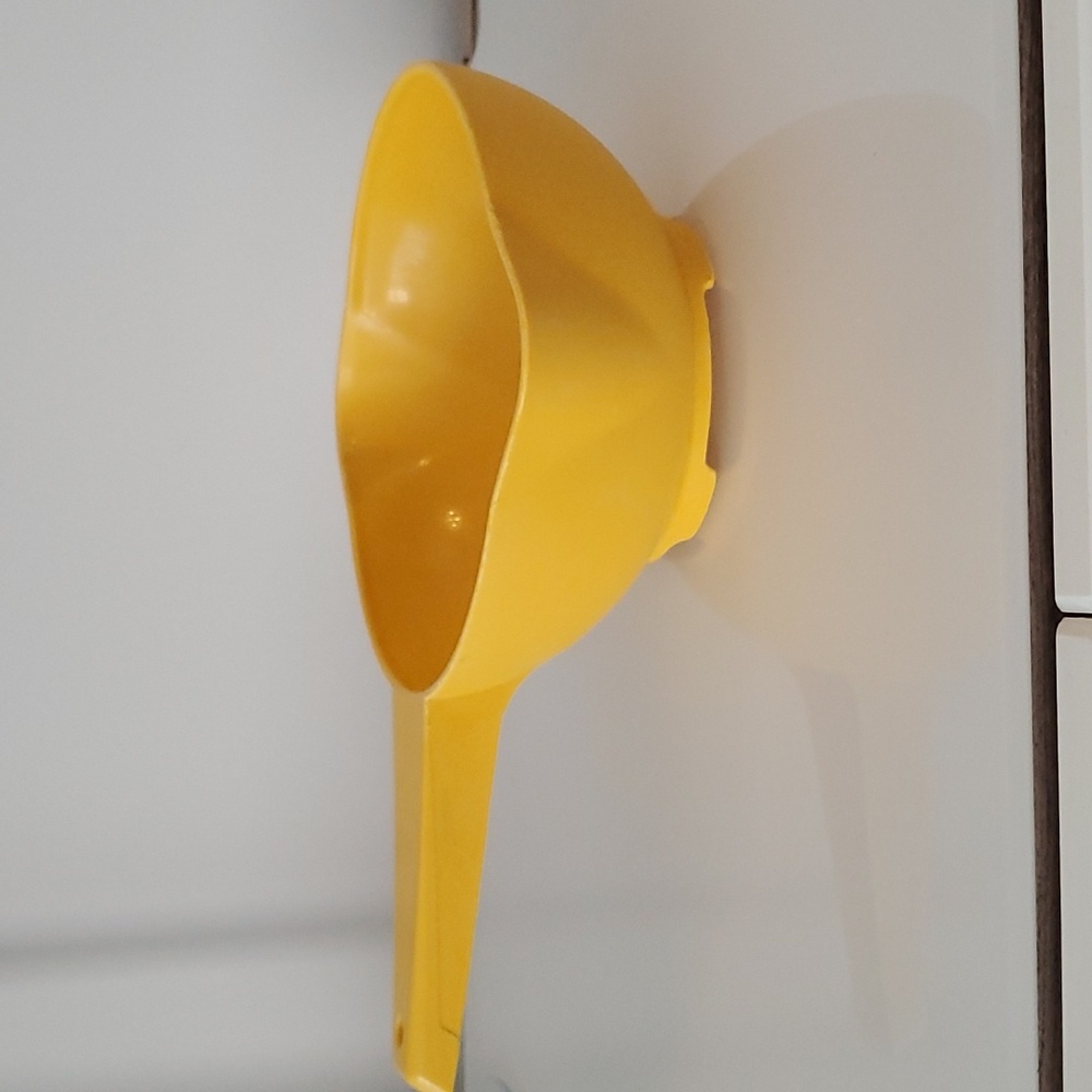 Yellow Tupperware Strainer Colander - Picture 3 of 4